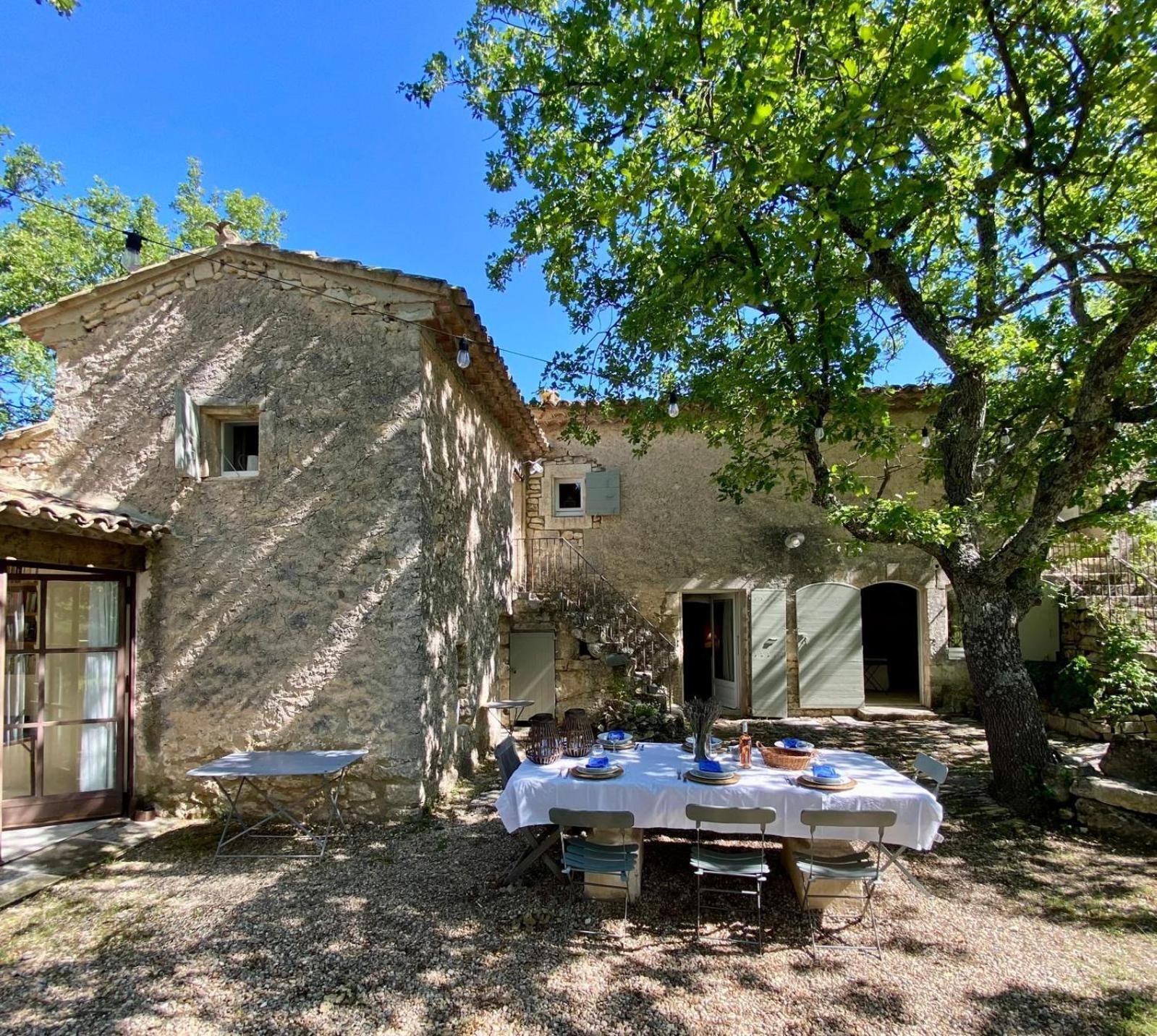 La Bastide Des Chenes Lacoste Villa Lacoste  Exterior photo