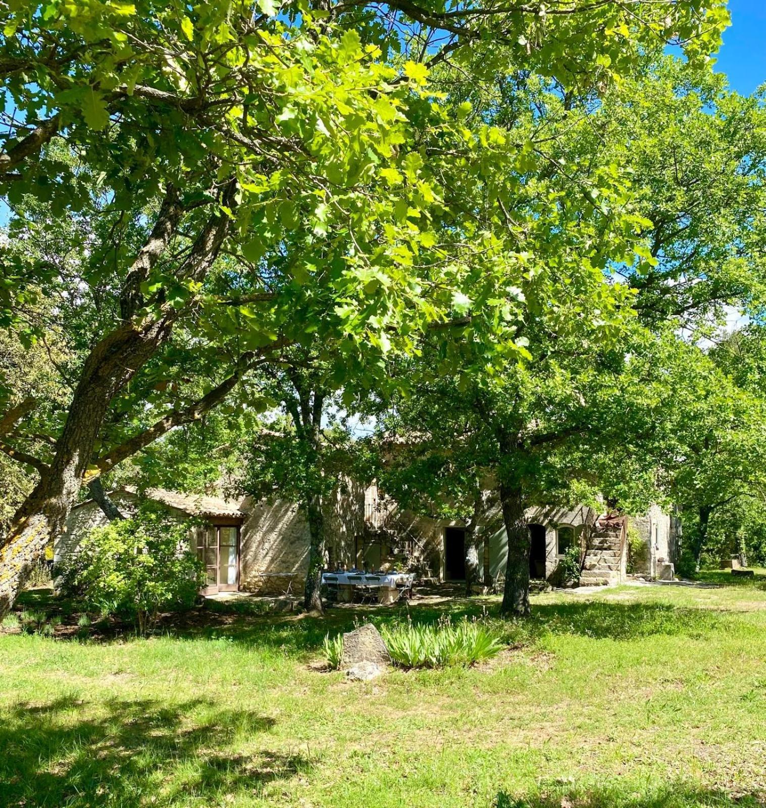 La Bastide Des Chenes Lacoste Villa Lacoste  Exterior photo