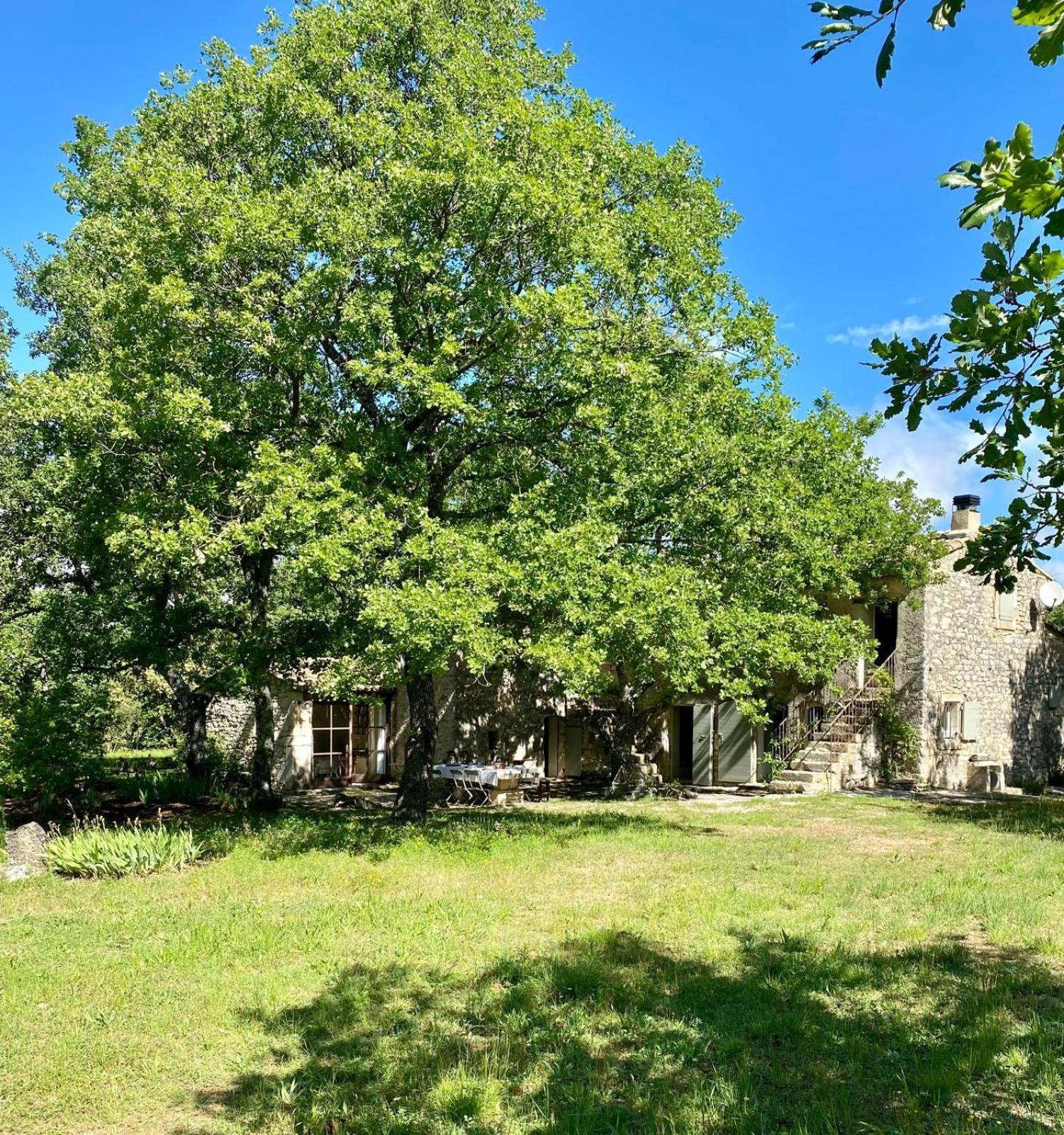 La Bastide Des Chenes Lacoste Villa Lacoste  Exterior photo